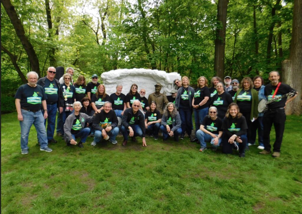 Walkabout with Pete statue